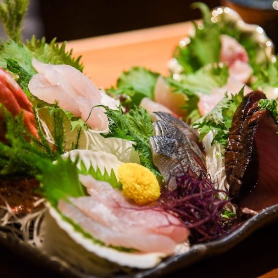 An assortment of 3 daily special sashimi! Enjoy today's specials.