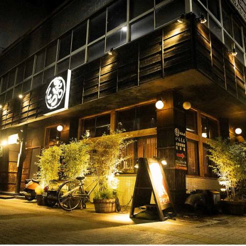 车站前的一家商店，方便大家聚集。