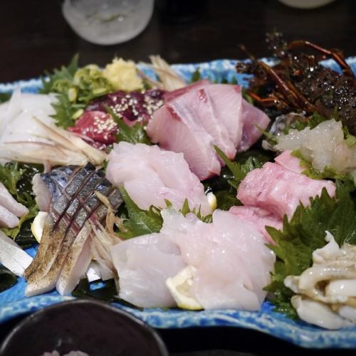 [Super fresh, seasonal fish, thickly sliced ☆] Enjoy the delicious sashimi of the day ♪