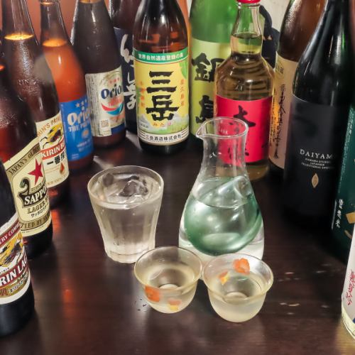 A wide variety of alcoholic drinks! Food that pairs perfectly with our carefully selected sake