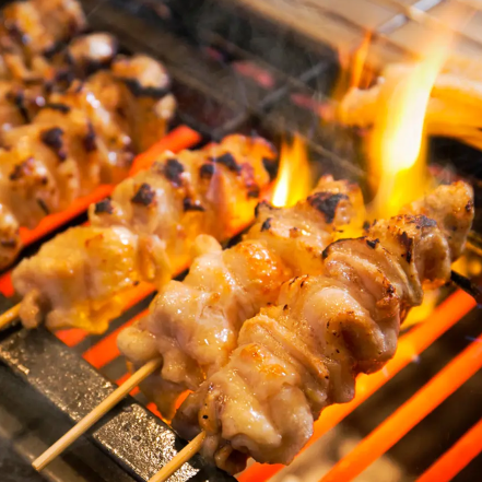[Tori Brothers specialty! Oyamomo skewers] Let's toast with chewy Oyamomo skewers and beer♪ (tax included) 328 yen