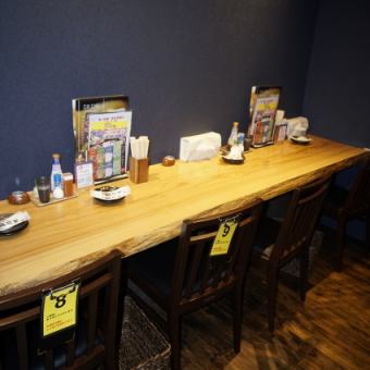 Counter seats are welcome for solo travelers and are recommended for a quick drink after work ◎ Also available for small groups ♪