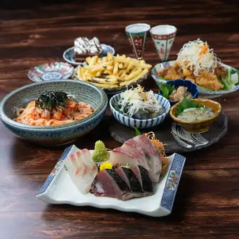【☆最受欢迎☆】2.5小时畅饮，含8道菜：“枫之套餐”，包含新鲜时令鱼类拼盘和招牌菜 - 3,500日元