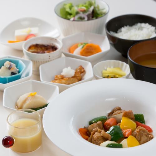 【人気No,1☆昼も夜もお得に愉しむ♪】女子会やママ会に！”小鉢いっぱい昼夜彩り御膳” 1,738円 (税込)