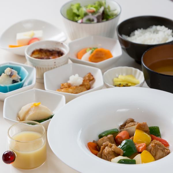 【人気No,1☆昼も夜もお得に愉しむ♪】女子会やママ会に！”小鉢いっぱい昼夜彩り御膳” 1,738円 (税込)