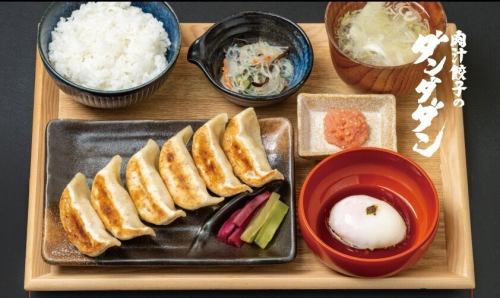 Set meals are available for lunch and dinner!