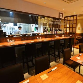 カウンターは6席まで完備しております。お一人様でのお食事にもお気軽にご利用下さい。