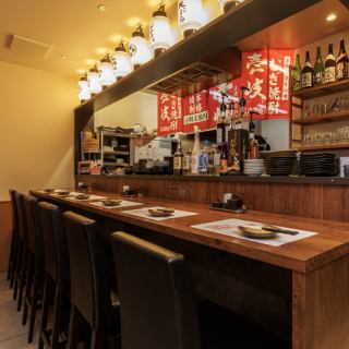 カウンターは6席まで完備しております。お一人様でのお食事にもお気軽にご利用下さい。