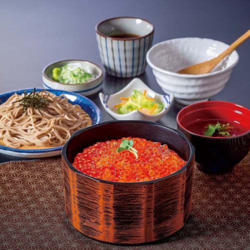 いくらたっぷり丼