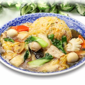 五目あんかけチャーハン/カニチャーハン