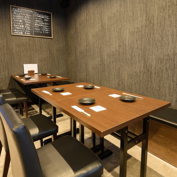 [A calm, chic interior, yet with a homely atmosphere!] A calm, chic interior, yet with a homely atmosphere.There are three tables that can seat four people, making it perfect for parties, girls' nights, and get-togethers with friends!