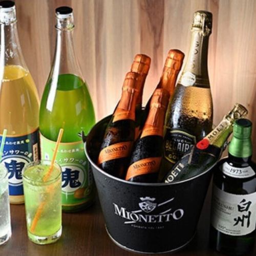 季節で入れ替わる日本酒やワインも人気