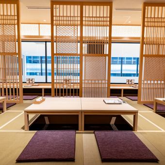 和を感じる落ち着いた空間の4名掛けの掘りごたつを15席ご用意しています。美と健康を意識したお料理の数々をご友人やご家族と一緒にお召し上がりください。