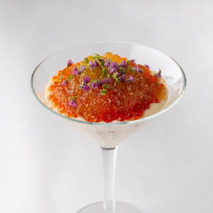 自家製豆腐のムースと生姜コンソメジュレ・マグロ・アボカドを添えて