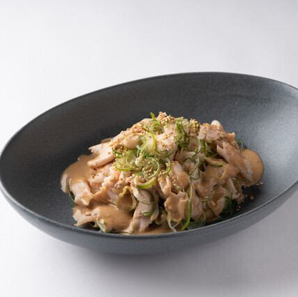 鶏むね肉の低温スチーム 練り胡麻ピリ辛ソースがけ