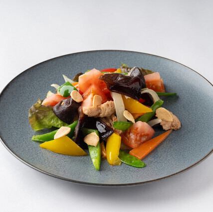 ソイミートと季節野菜の炒め物 ニンニクチップ添え