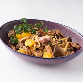 きのこと香ばしベーコンの塩麹パスタ