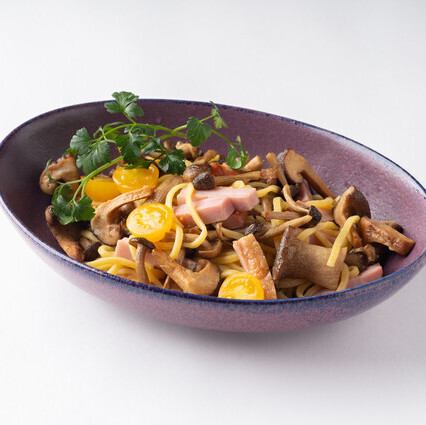 きのこと香ばしベーコンの塩麹パスタ