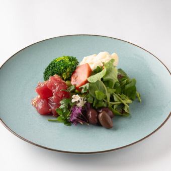 マグロとクレソンのサラダ ポテトサラダ添え