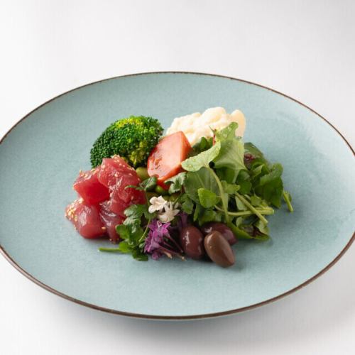 マグロとクレソンのサラダ ポテトサラダ添え