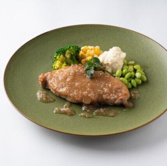 国産ポークステーキ ジンジャー&オニオンソースと和辛子の効いたポテトサラダ添え