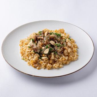 牛すじ ガーリックピラフ