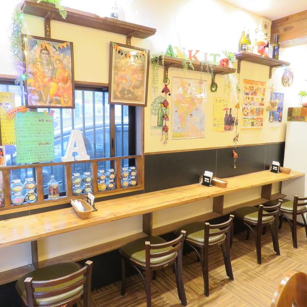 Prepare a counter seat where you can enjoy your meal even with a single person ☆ Please also serve lunchtime Sakumeshi ♪