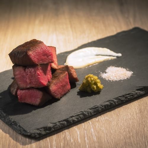 厚切りレア牛タンステーキ