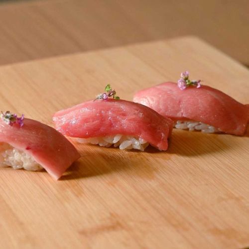 本まぐろ握り三貫