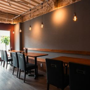 おしゃれなモダン空間をご用意！女子会にもおすすめです。おいしいドリンクメニューも多数ご用意しておりますので思う存分お楽しみください。