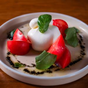 ブラータチーズとフルーツトマト