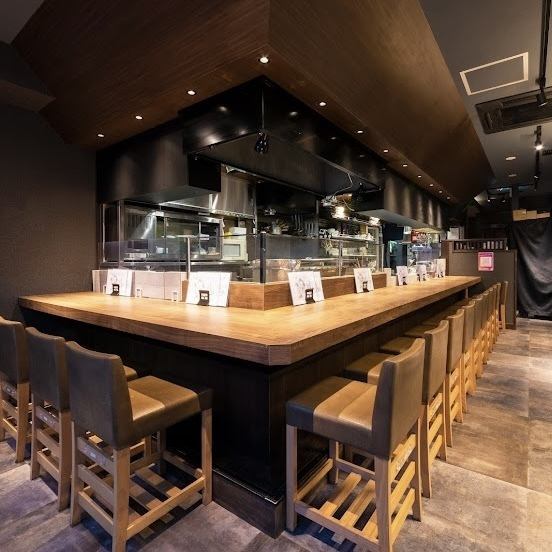 《12 seats at the counter》 Can be used for meals for one person, couple dates, girls' night out, etc.At the counter, you can enjoy your meal while watching the craftsmanship and service right in front of you.