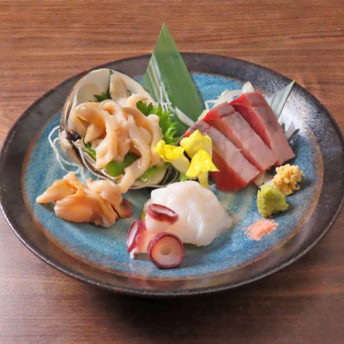 Assorted sashimi