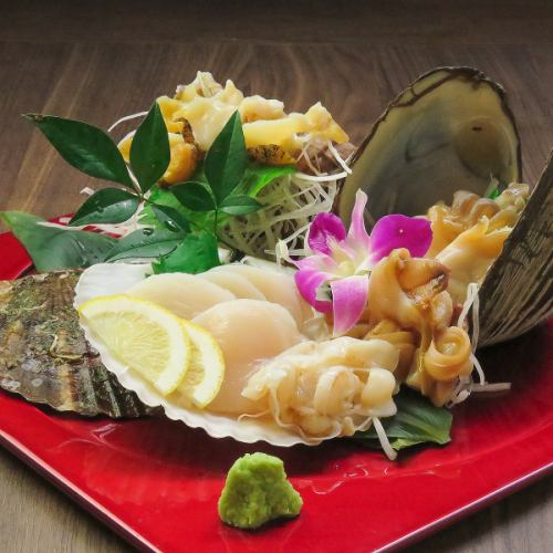 Assortment of three kinds of shellfish sashimi