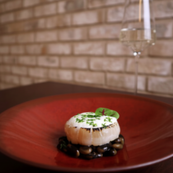 【シェフおまかせペアリングコ-ス】おまかせコ-ス料理一皿ずつと共にソムリエセレクトワイン6種