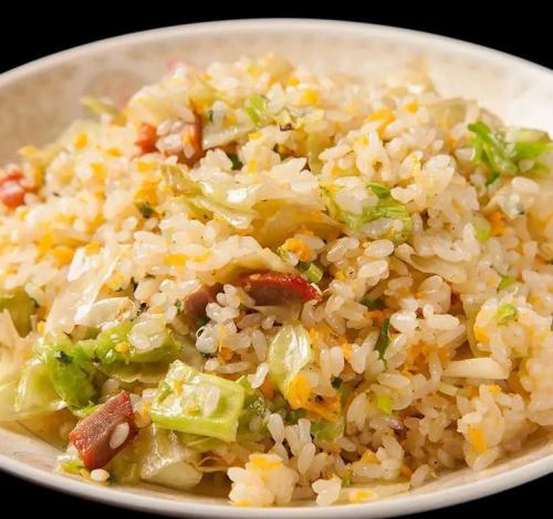 牛肉と松の実入りたまり醤油チャーハン/チャーシューとレタスのチャーハン/広東風牛肉入りきしめん炒め