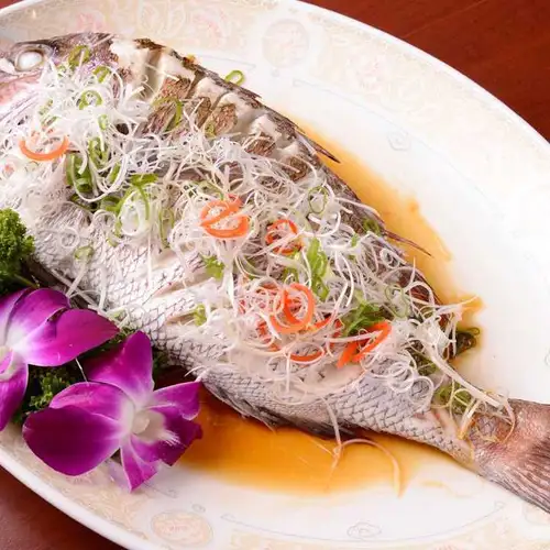 鮮魚の広東風蒸し