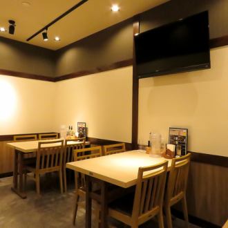 Enjoy a sparkling meal time.The interior of the store has a bright and open atmosphere, and is full of lively energy.There are plenty of table seats that can seat 4 people, so you can have a great time with your friends.