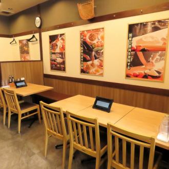 Enjoy delicious food and smiles in a bright restaurant♪ We have spacious tables that can seat 6 people! You can order a lot of food without worry◎ If you make a reservation, we can prepare a seat for you smoothly!