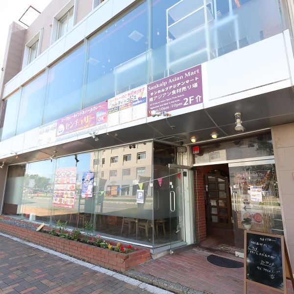 JR苫小牧駅南口から徒歩約7分という、アクセスしやすい場所にお店を構える当店は、ふらっと立ち寄るランチにも最適です。貸切は30名様以上から承っており、電話または店頭でご相談・ご予約が可能です♪貸切以外にも、コースメニューについては当日予約も可能なので、急なお食事にもスムーズに対応できます!