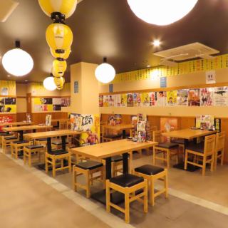 飲み放題付きのテーブル席は、20名様からご利用いただけます。貸切宴会にも対応可能です。コース内容は、ご予算に合わせてご用意しております。