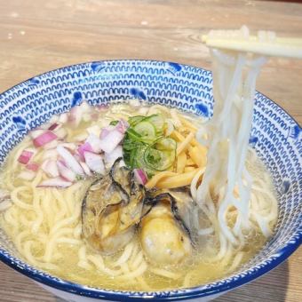 三陸牡蠣らぁ麺(塩)