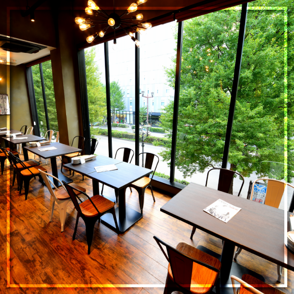 We are proud of the open second floor seats by the window that can accommodate up to 20 people.You can spend a luxurious time with delicious meals in a perfect location overlooking the fresh green roadside trees of Sendai.It is ideal for dining at welcome parties, girls' nights out, off-site parties, etc.