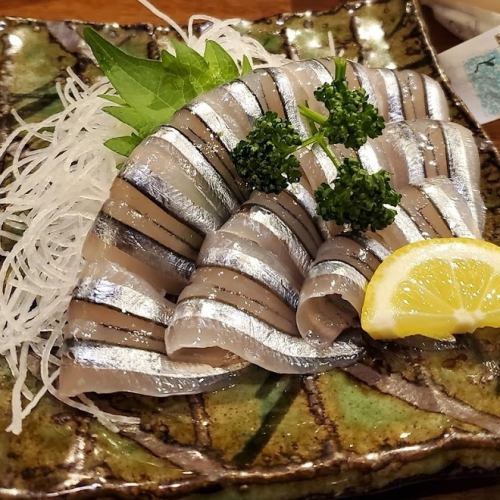 <No. 2> Silver-striped round herring sashimi