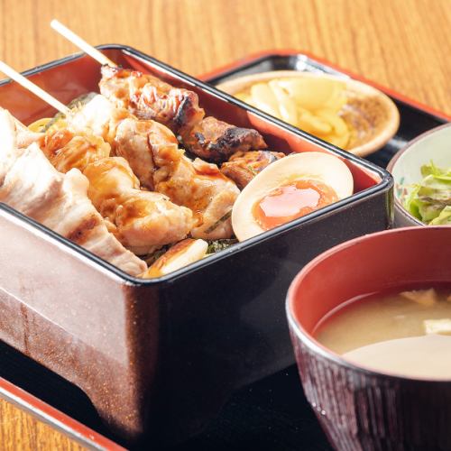 Grilled chicken heavy set meal 979 yen (tax included)