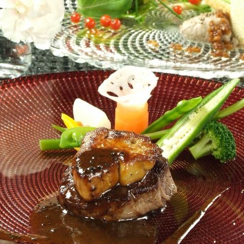 Enjoy our chef's authentic course menu starting from 6,600 yen.