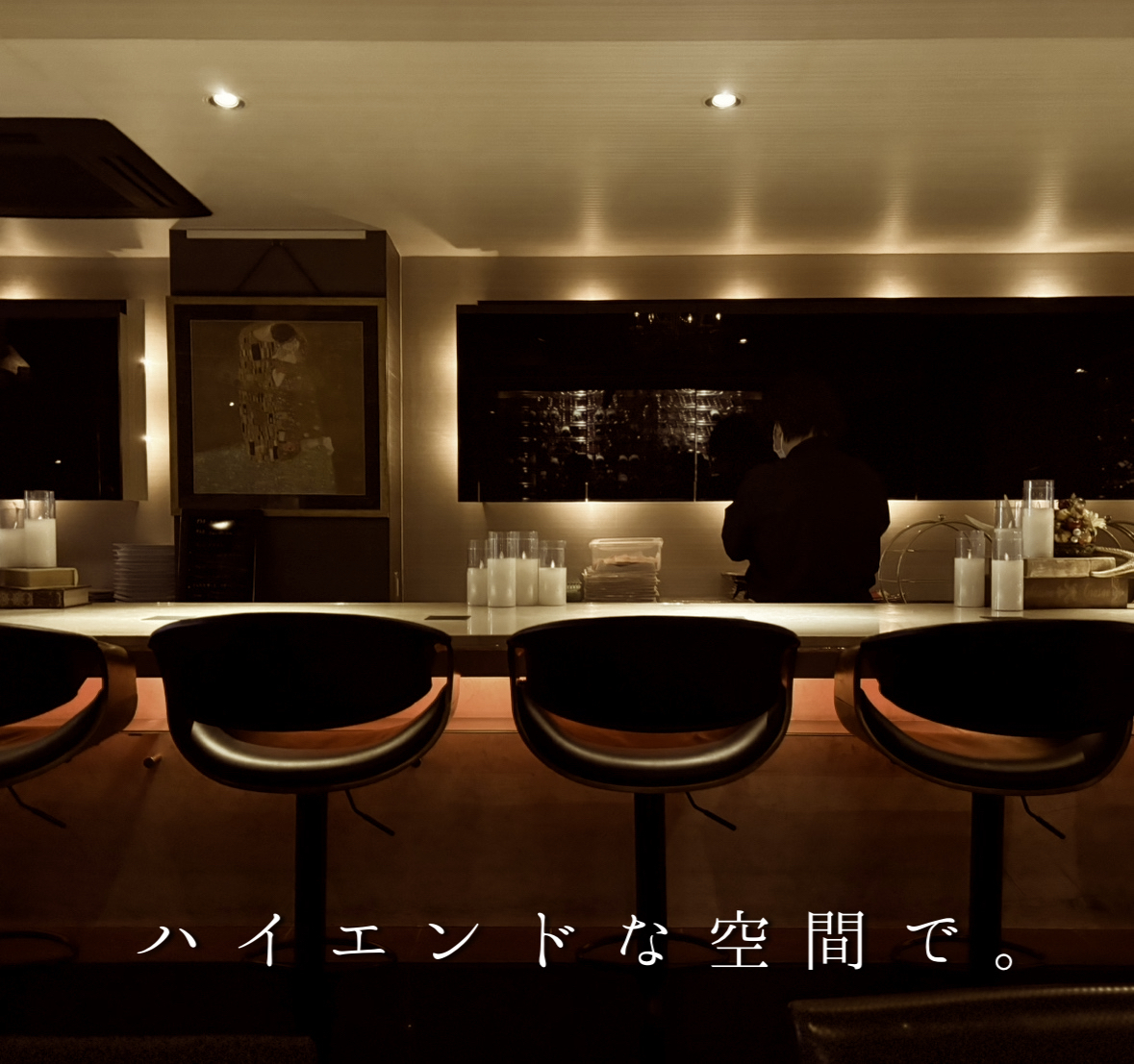 Approximately 30 kinds of desserts, prepared right in front of you, a specialty of this French restaurant.