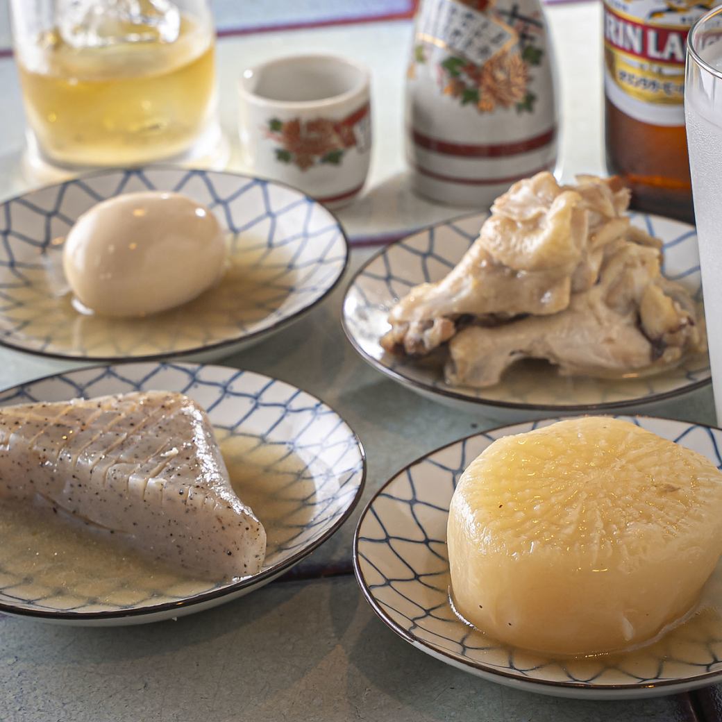 特製の出汁の味がしみたおでんを楽しむ♪