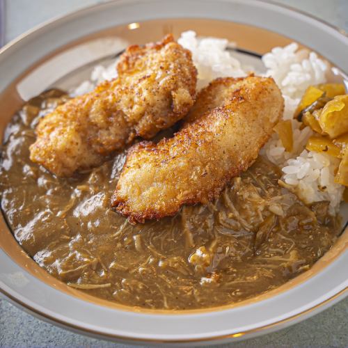 リピーター続出！？お店でルーもじっくり調理♪出汁との相性も良くご飯にぴったり「チキンカツカレー」