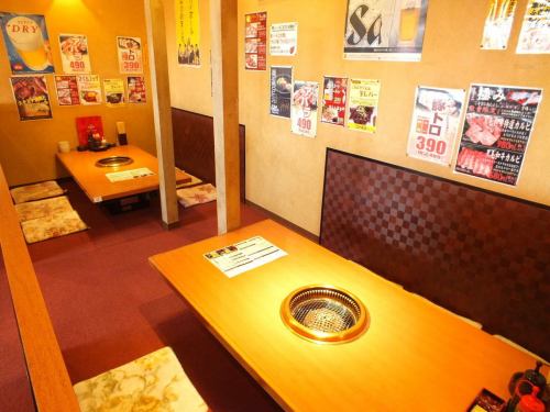 <p>人気のテーブル席。人数に合わせて対応が可能☆デートからファミリー、女子会から最大34名までの宴会もOK</p>